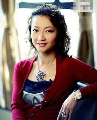 张琼
　　毕业于华东政法大学，2003毕业于斯坦福商学院，是我国改革开放后最早一批证券执业律师，现任亚商咨询CEO、泛亚投资公司CEO 。 