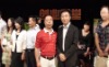 皇朝化工有限公司高总等人与主持人陈伟鸿合影。通过这里,我最想表达:感谢各位领导和主持人,感谢数以千计的加盟代理经销商,感谢各位网商好朋友,感谢皇朝每一位干部和员工,是你们的关注和参与成就了今天的民族品牌“皇朝漆”。在今后的日子里,我们会倍加努力,也真诚期待你的加盟和参与,让我们一起分享皇朝化工更辉煌的明天、后天、未来。