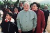 1992年1月,邓小平南巡时的卓琳(后左二)。