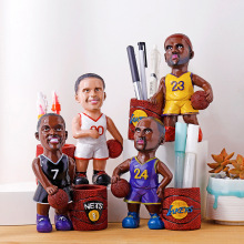 L0722 創意NBA球星擺件兒童學生筆筒樹脂工藝擺件送學生生日禮品