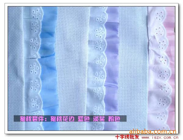 十字绣抱枕花边有三种颜色:蓝、紫、粉 