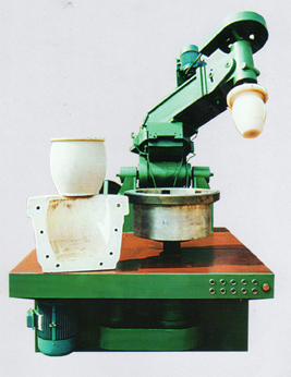供山东宝丰滚头臂转向滑板式异型陶瓷产品滚压成型机,陶瓷机械