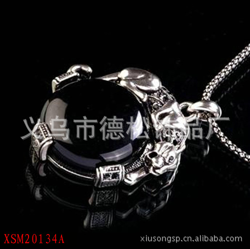 供应2012新款时尚黑水晶项链,狮子座吊坠项链,银色镶钻项链