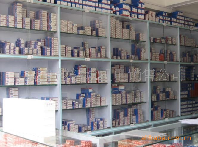 SKF仓库玻璃货架