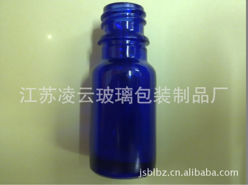 10ml 蓝色精油瓶  江苏凌云玻璃包装制品厂生产  江苏凌云日化包装有限公司  订货电话：15996839721     0511-82291377