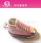 阿里优质供应商供应百配百搭手机挂饰 粉红白金边运动鞋挂饰