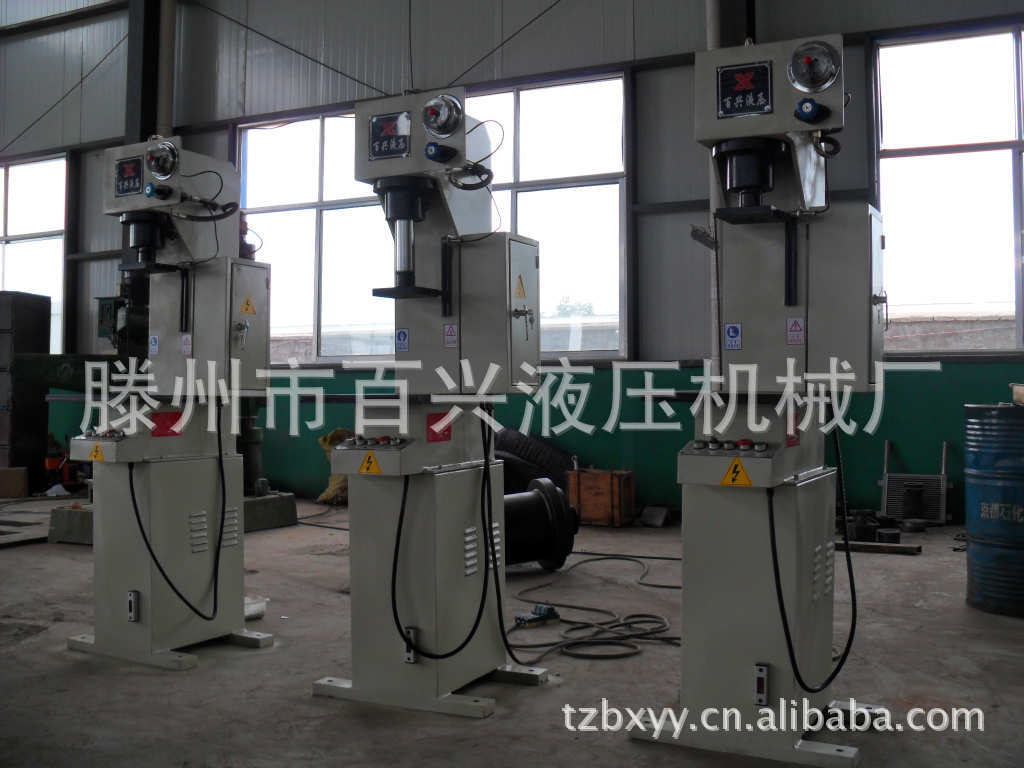 10吨单柱液压机3