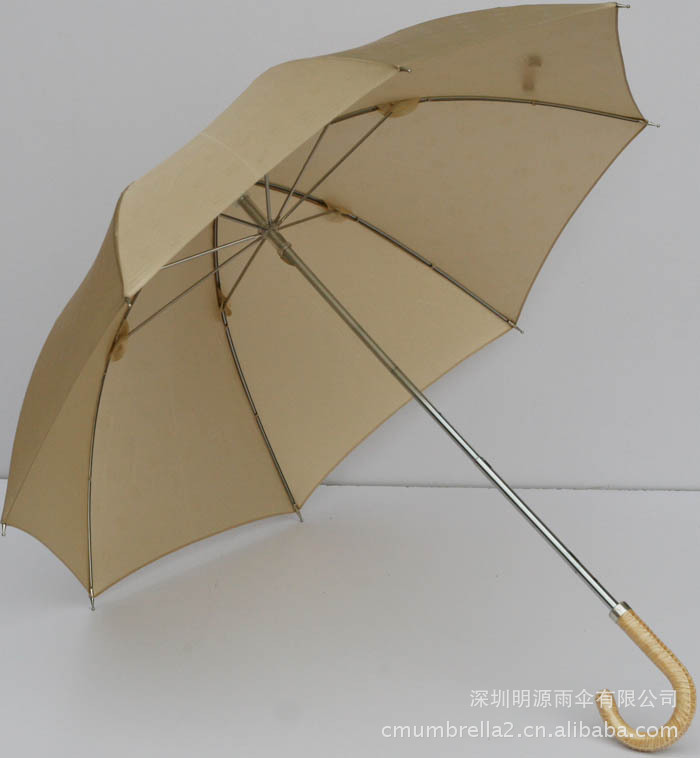 雨伞的伞面: 雨伞用的面料主要有3种:涤纶,pg布,尼龙.