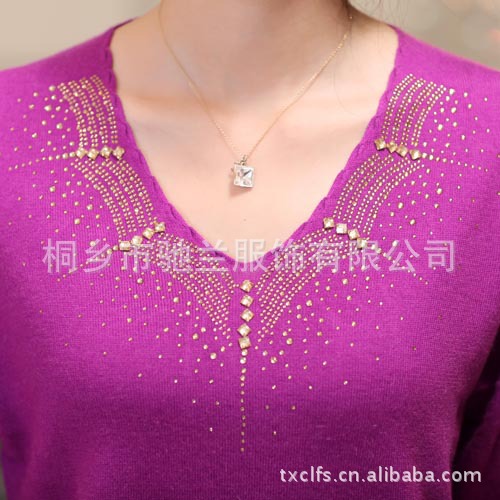 2012秋装新款韩版女装中年女式V领长袖烫钻纯色妈妈装羊毛衫