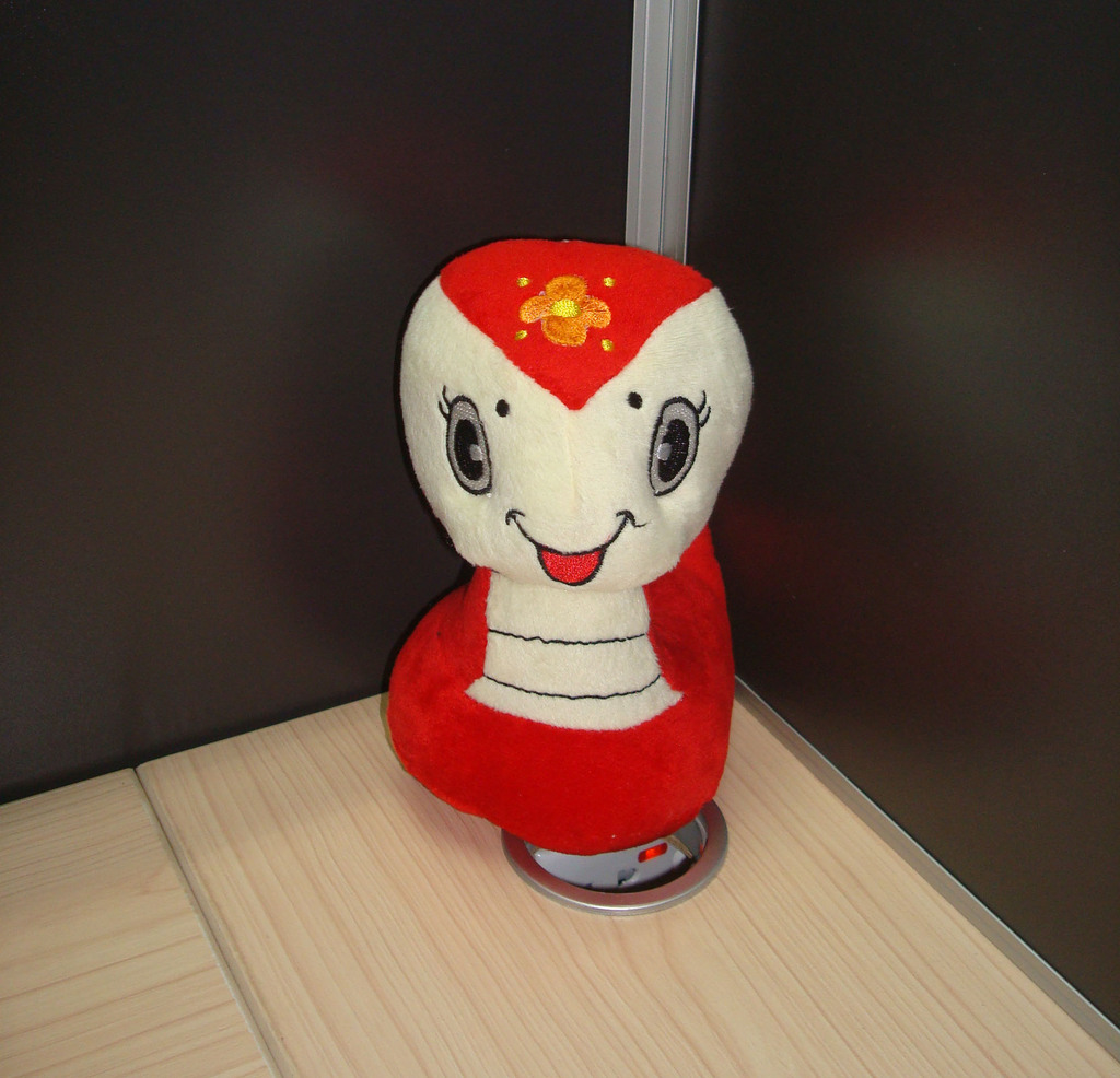 蛇年吉祥物_毛绒玩具蛇_蛇年礼品_蛇年挂饰_2013年吉祥物_蛇公仔_蛇毛绒玩具_2013年货_吉祥物_新年吉祥物_2013吉祥物_吉祥物定制_企业吉祥物_吉祥物定做_2013蛇年吉祥物定制加工代工