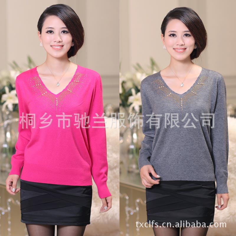 2012秋装新款韩版女装中年女式V领长袖烫钻纯色妈妈装羊毛衫