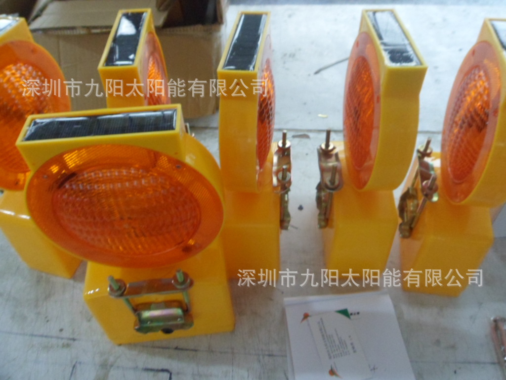 太阳能路障灯RS-704B