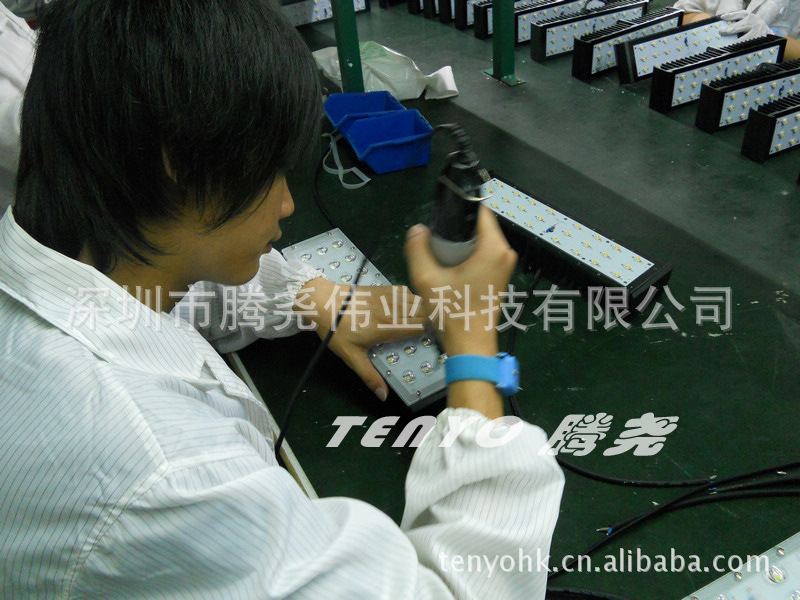 深圳腾尧路灯生产现场