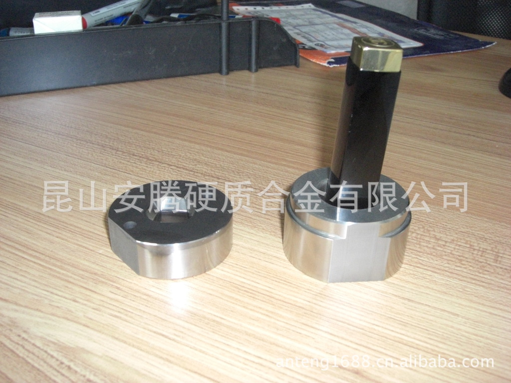 江苏厂家供应冲压模具,化妆品冲压模具,冲压模具加工件,