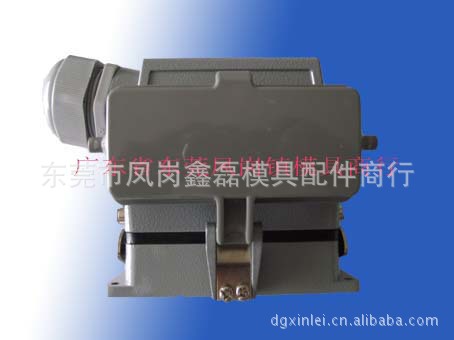 416针防尘侧出插座1