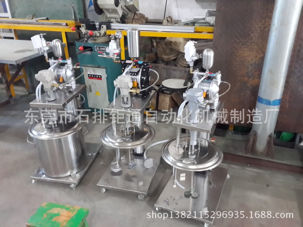 带搅拌、稳压供油系统