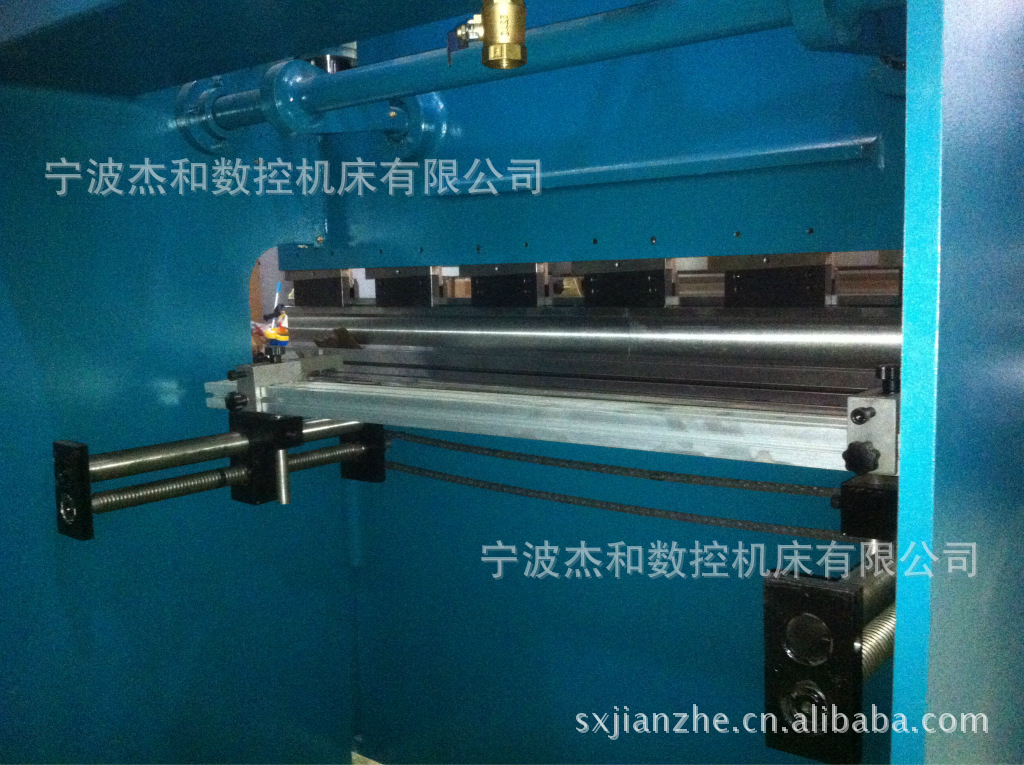 【厂家直销】WC67Y-30T/1600液压折弯机