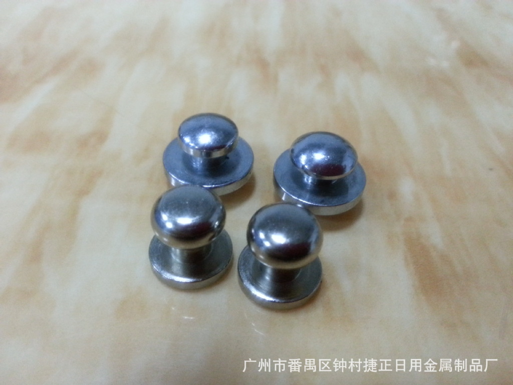 挂铬圆头装饰螺母