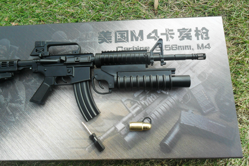 批发1:3 m4卡宾枪 全金属拼拆模型枪 武器军事模型 配2个消声器