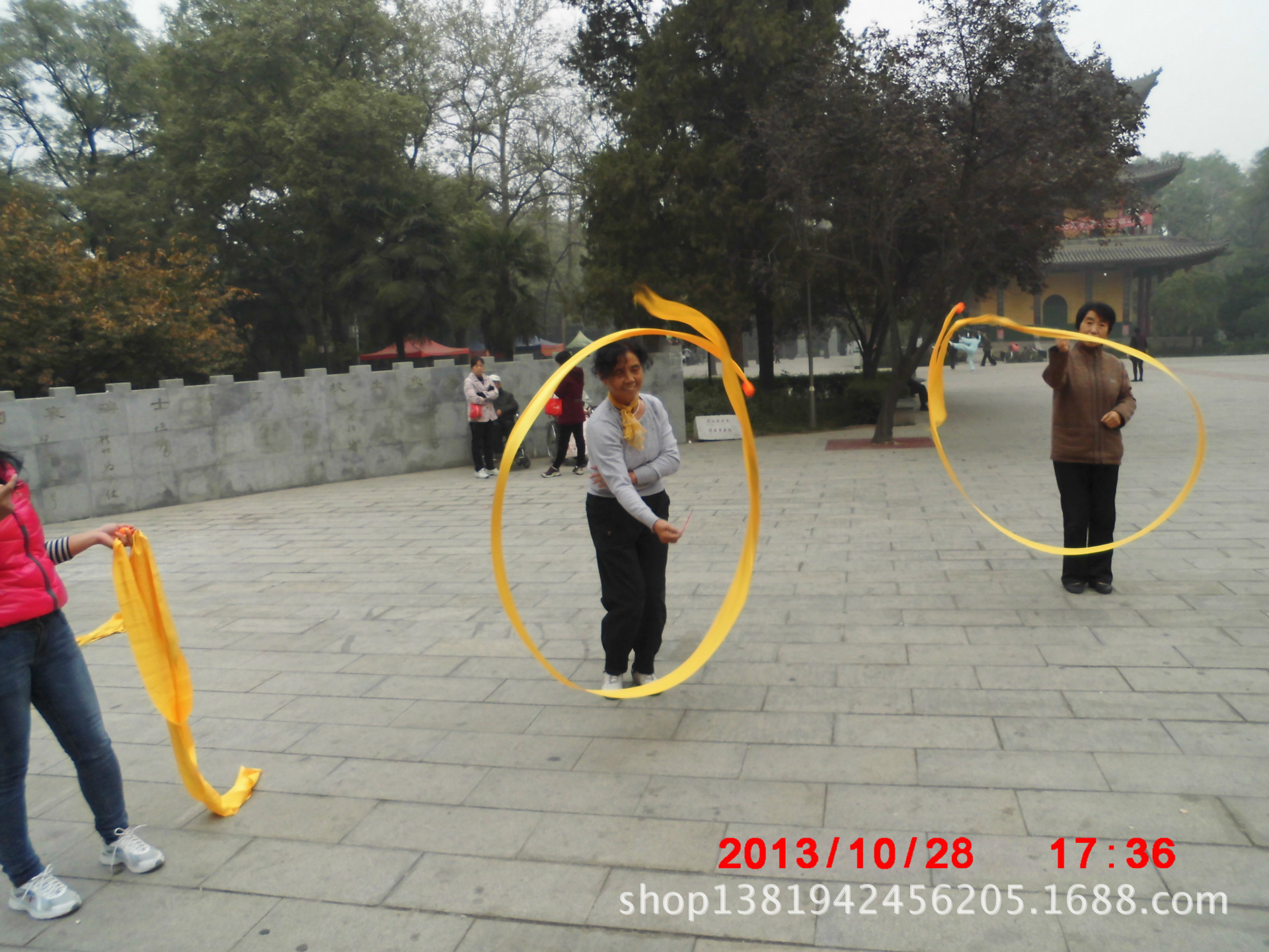 挥舞彩带,展现风采