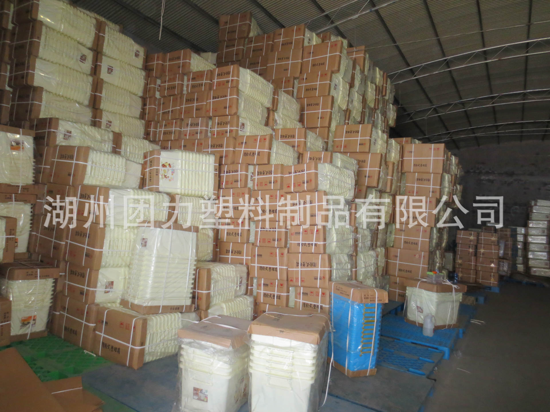 整理箱仓库一角