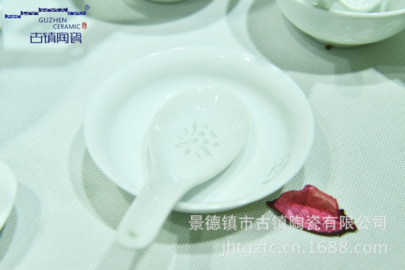 玲珑双钱小勺子和小瓷碟