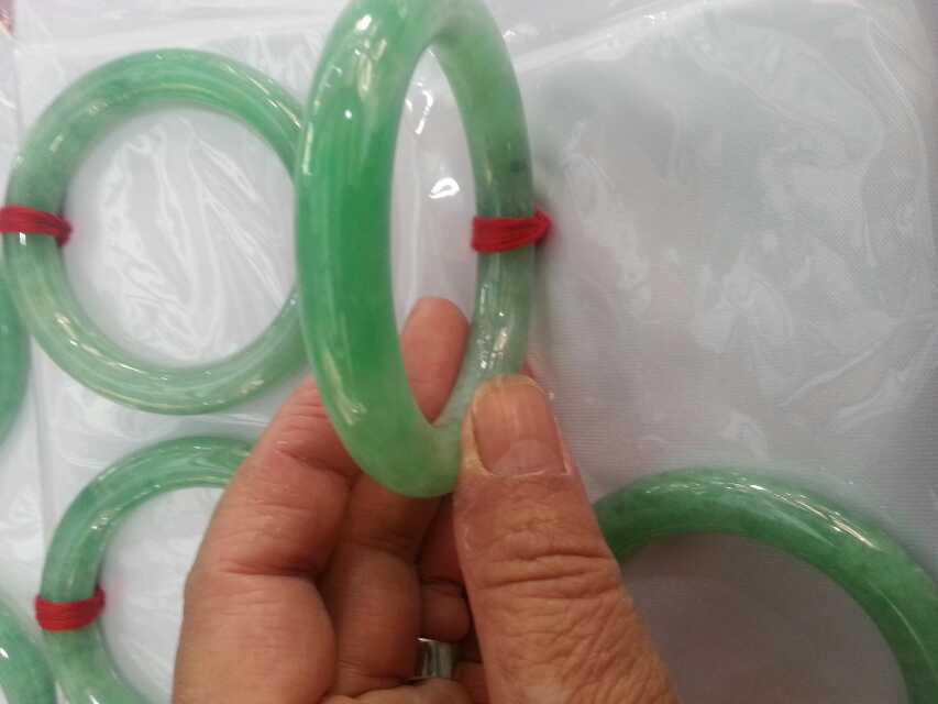 满色种非常漂亮品相好种质色超好手镯翡翠