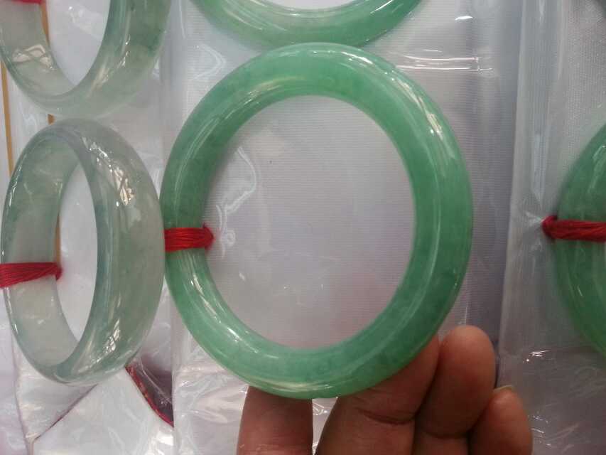 满色种非常漂亮品相好种质色超好手镯翡翠
