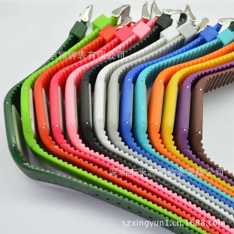 LED (16)