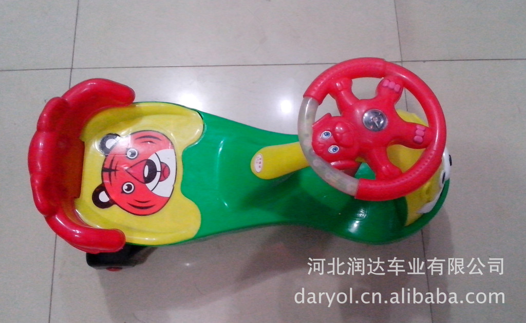 儿童摇摆车 扭扭车 赠品车