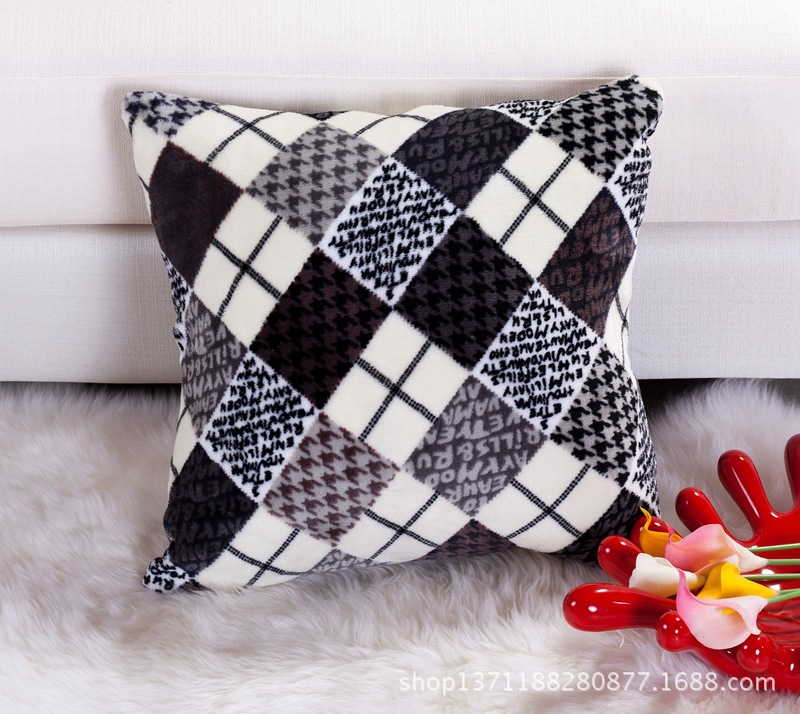 IMG_0844珊瑚绒时尚保暖抱枕靠垫