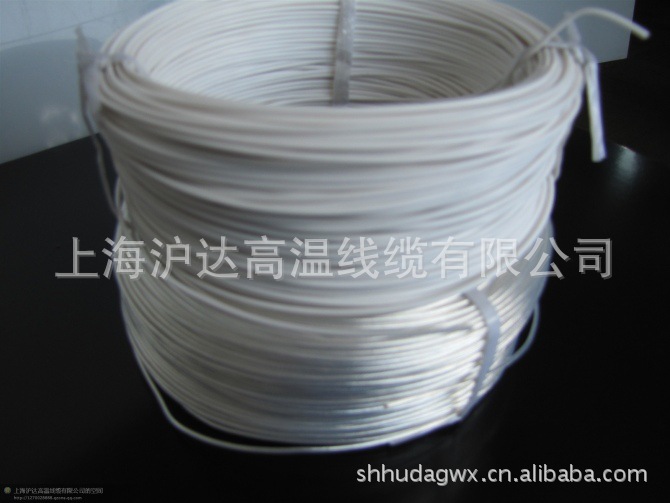 透明和白色对比