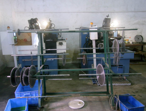 【深圳刀具锯片修磨磨利】全自动设备锯片磨利修磨，刀具磨利。