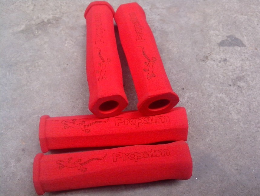 红色自行车管套