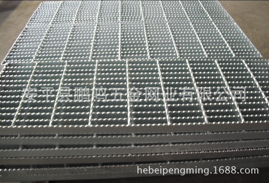 GALVANIZED STEEL GRATING (1)