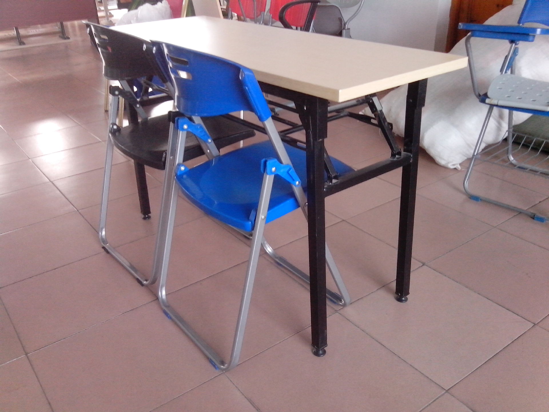 厂家直销长条桌,培训长桌,折叠桌子,多功能桌椅,上课桌椅