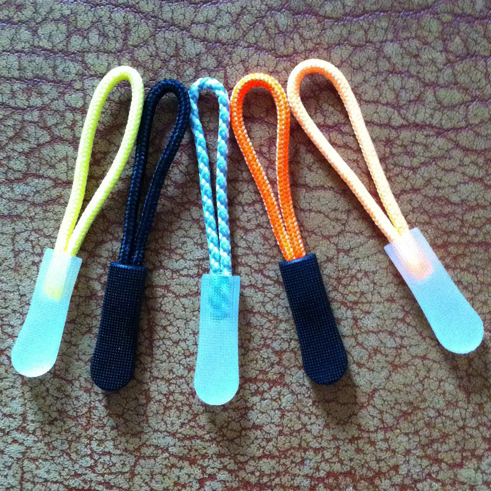 热销dhzslta011 塑胶拉链头 五金塑料拉袢 注塑成型拉袢