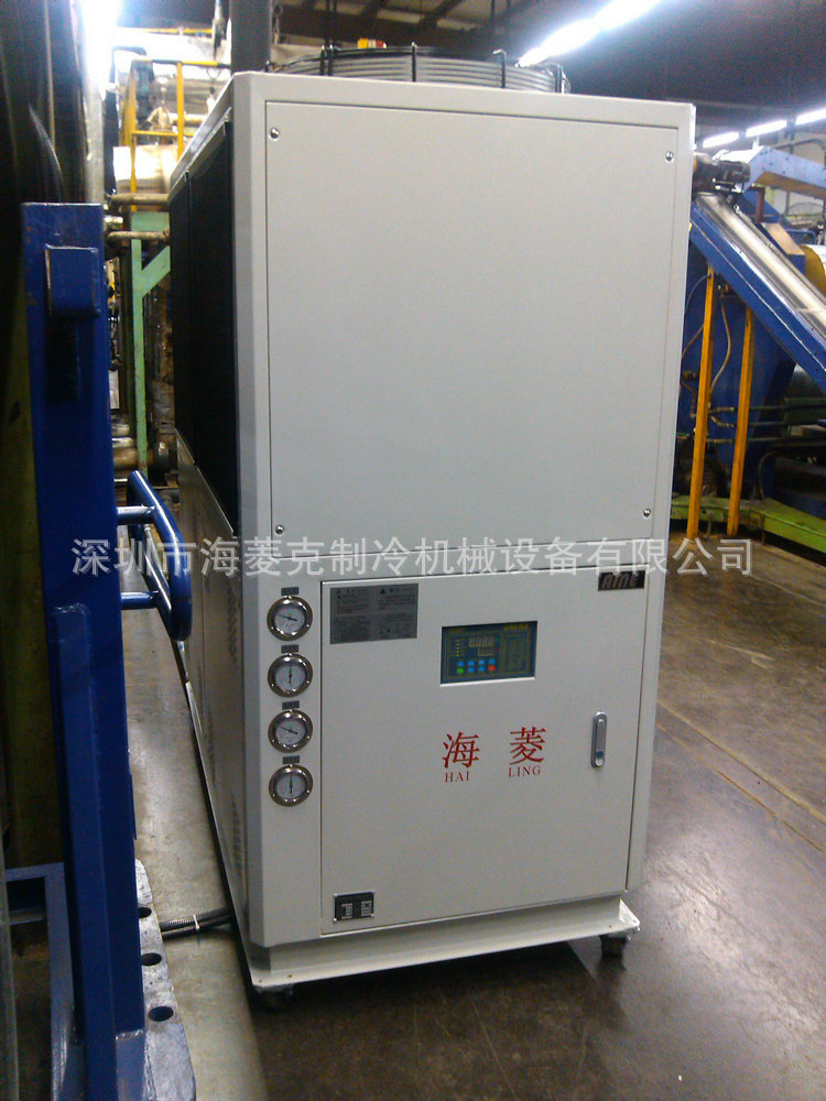 风冷式冷水机正面