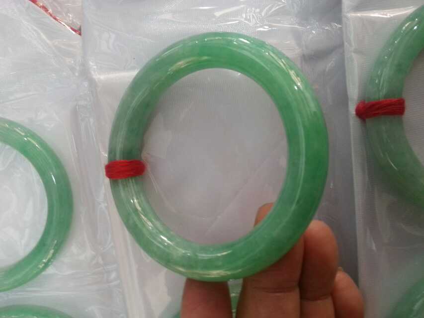 满色种非常漂亮品相好种质色超好手镯翡翠