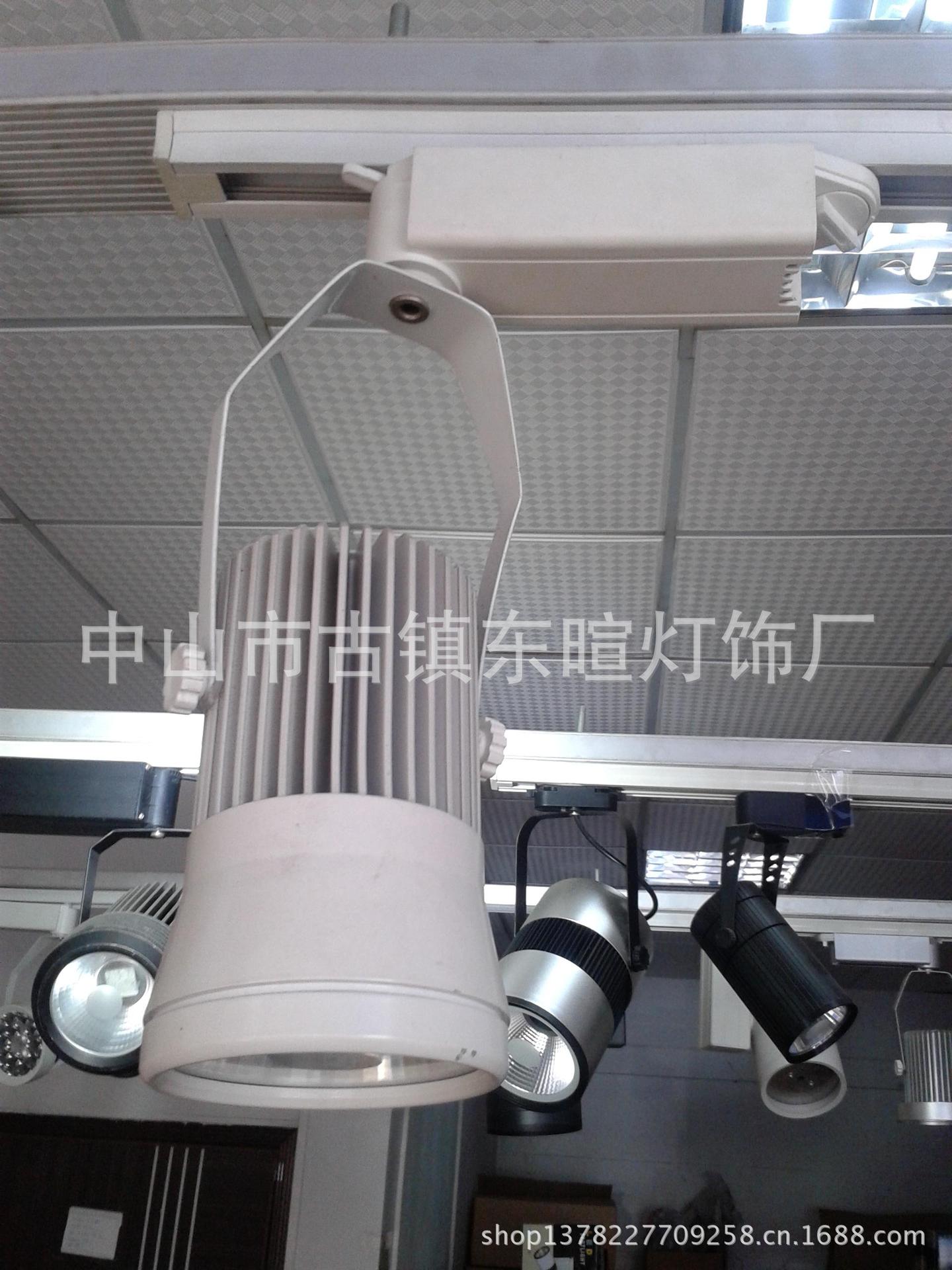 集成白色,侧面