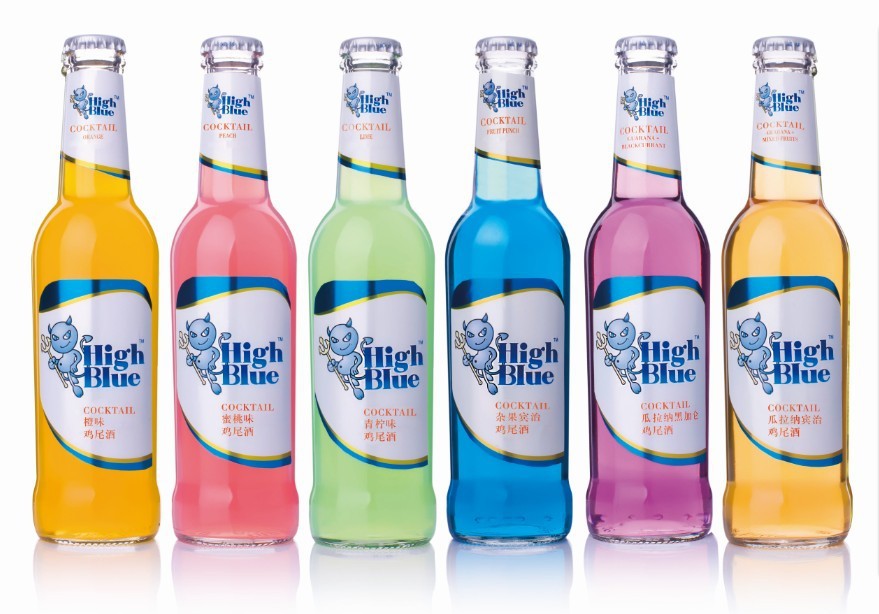 蓝精伶鸡尾酒（由左至右：橙味鸡尾酒，蜜桃味鸡尾酒，青柠味鸡尾