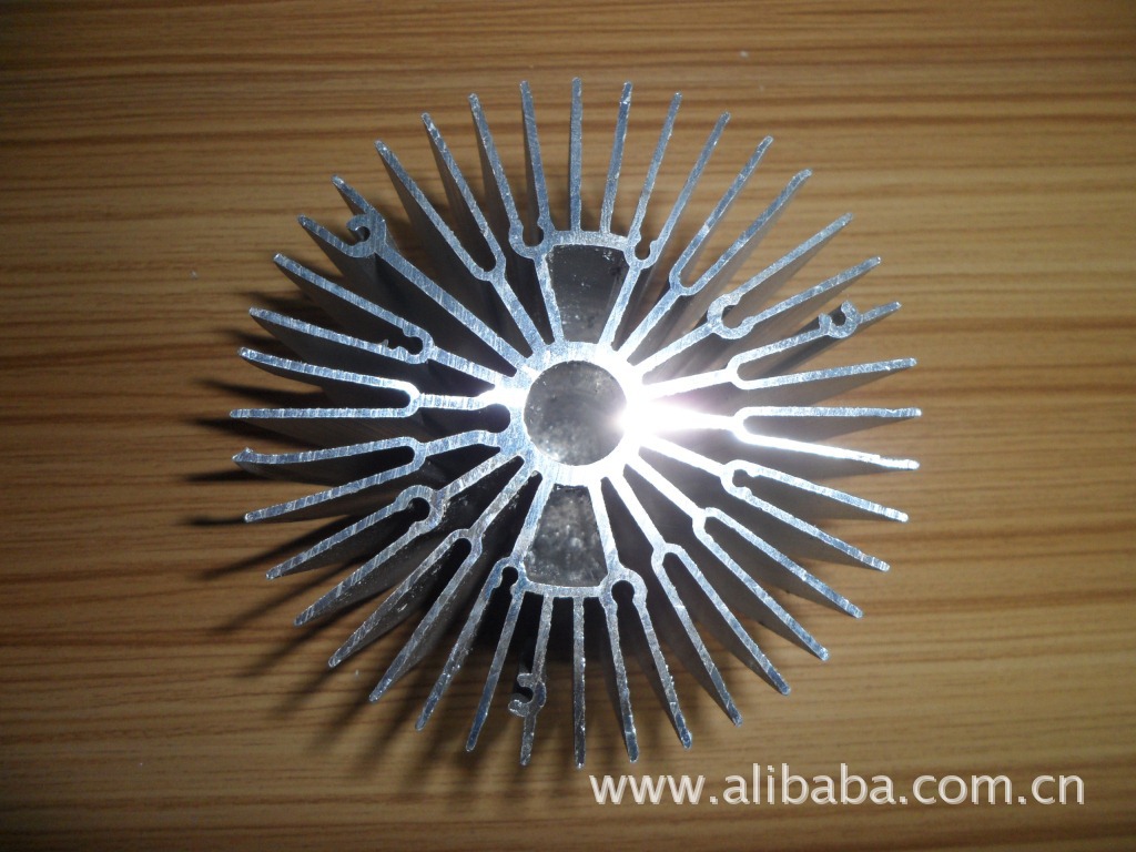 LED灯具太阳花散热器