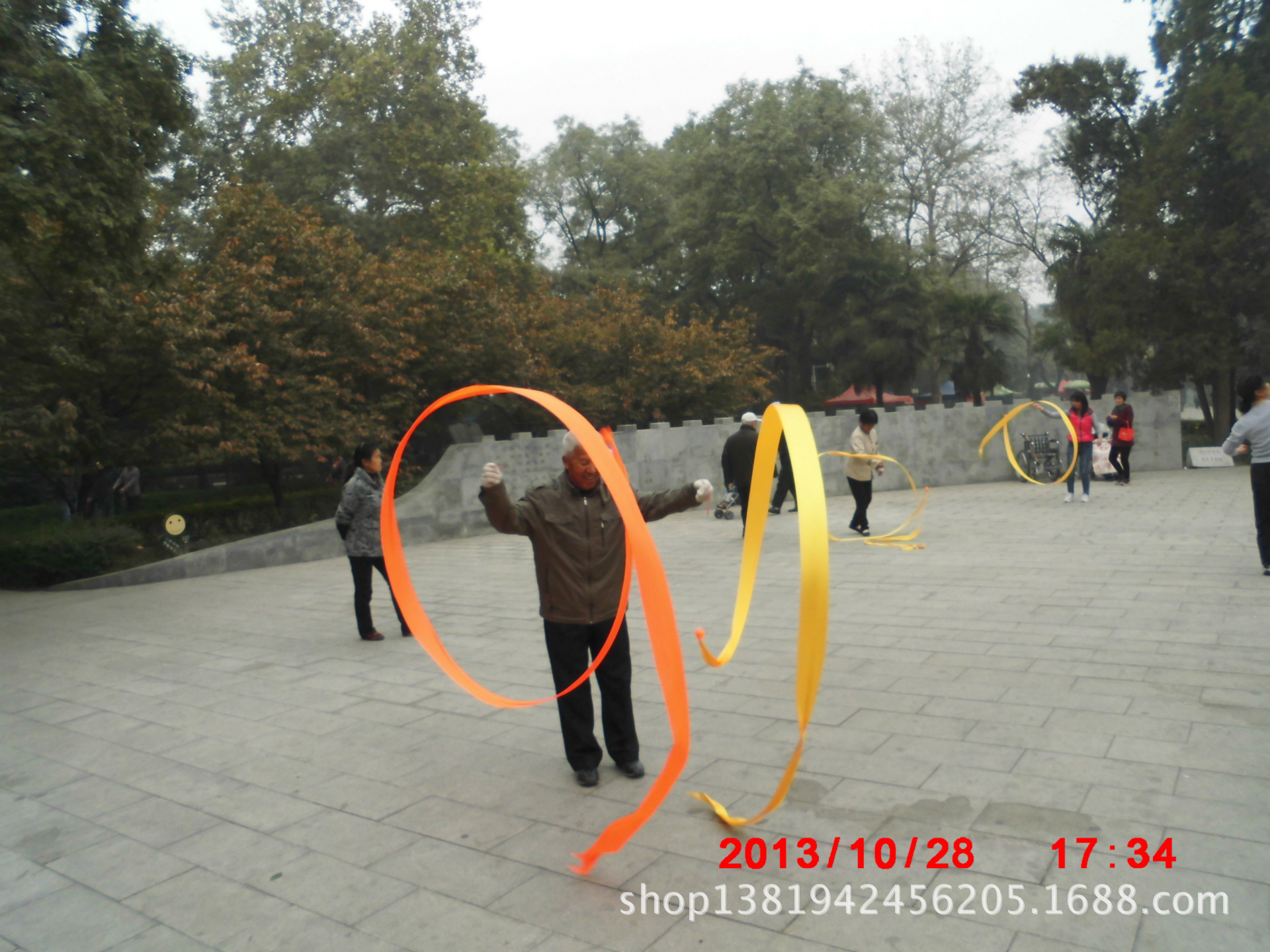 挥舞彩带,展现风采