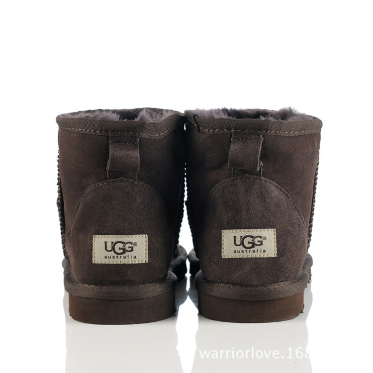 UGG5854