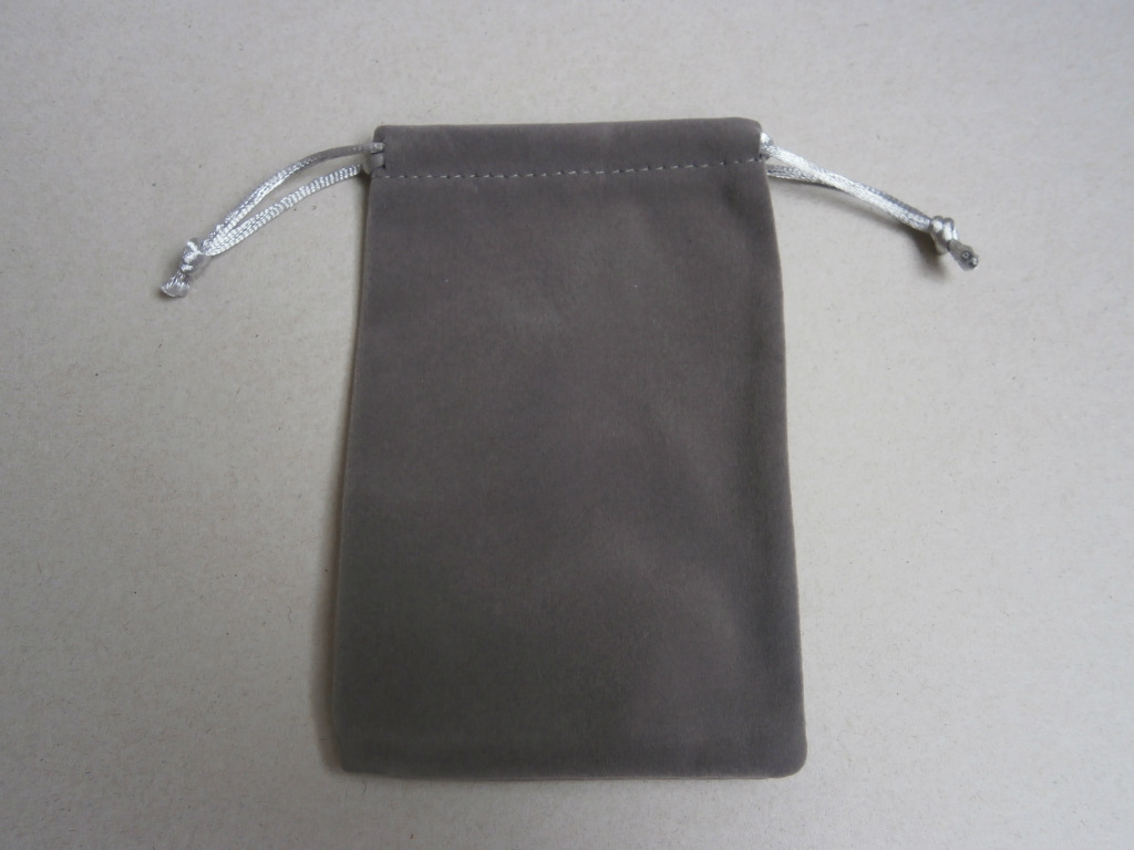 灰色移动电源绒布袋