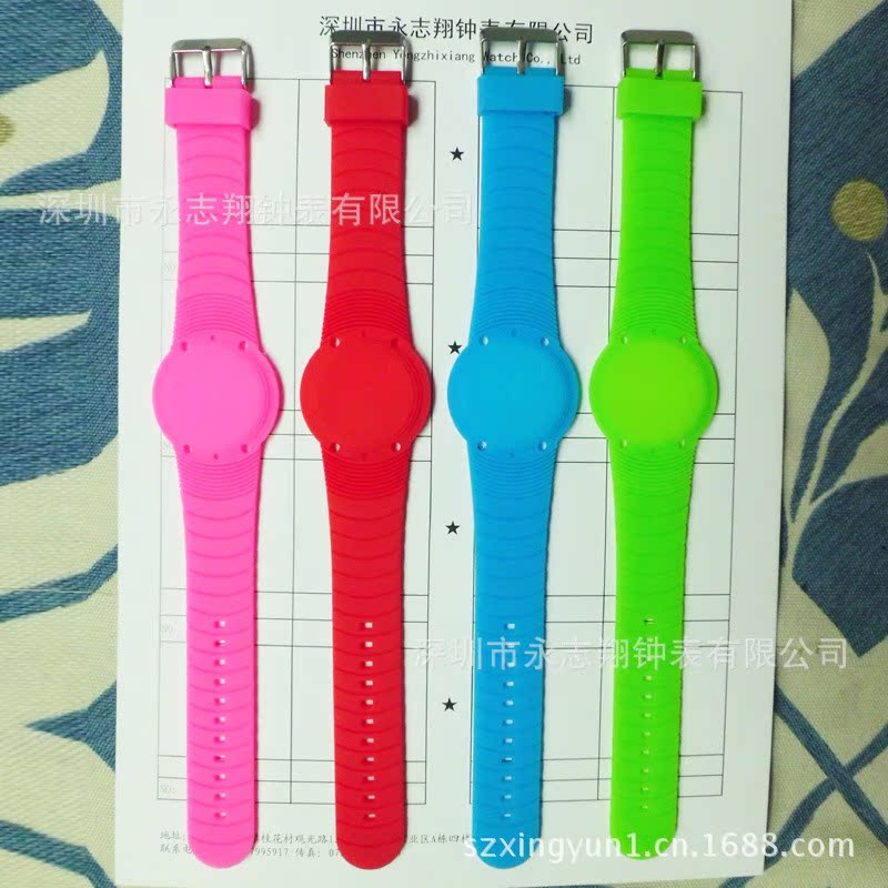 LED (24)