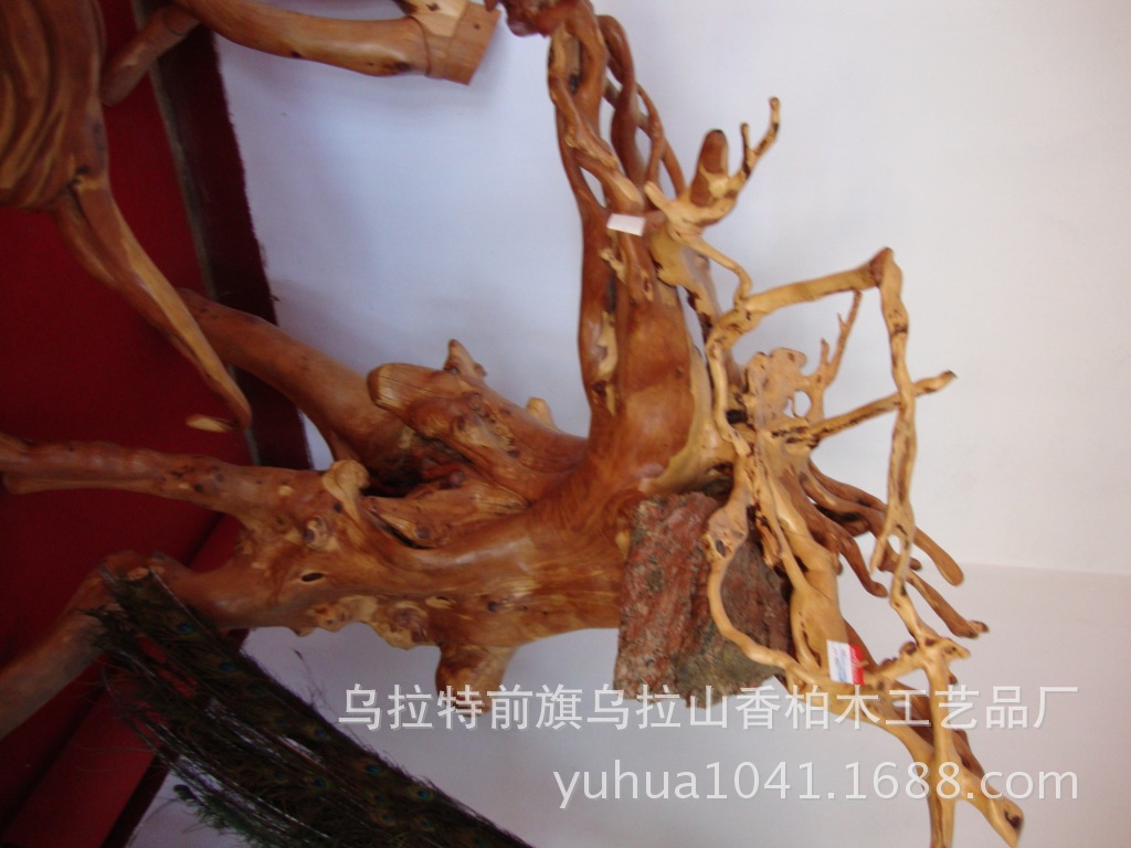 内蒙古乌拉山香柏木工艺品厂成立于2009年,我厂是根雕,石雕,香柏木