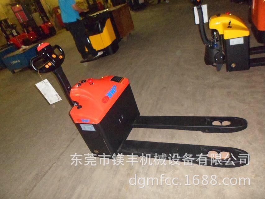 电动托盘车 电动唧车 1500kg经济型仓储电动叉车 电动搬运车
