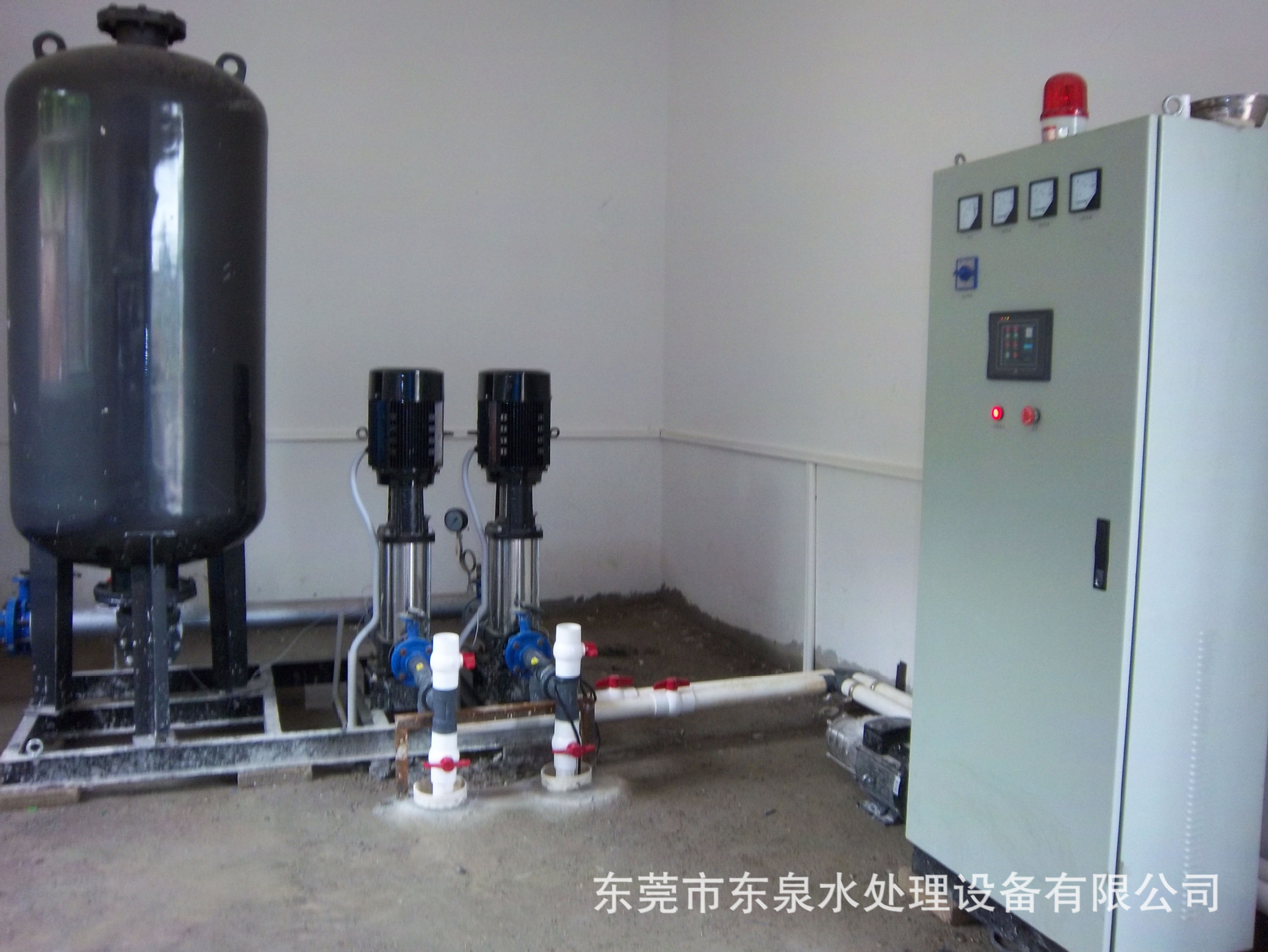 空调系统中作为稳压膨胀补水设备使用,一般称之为囊式落地式膨胀水箱