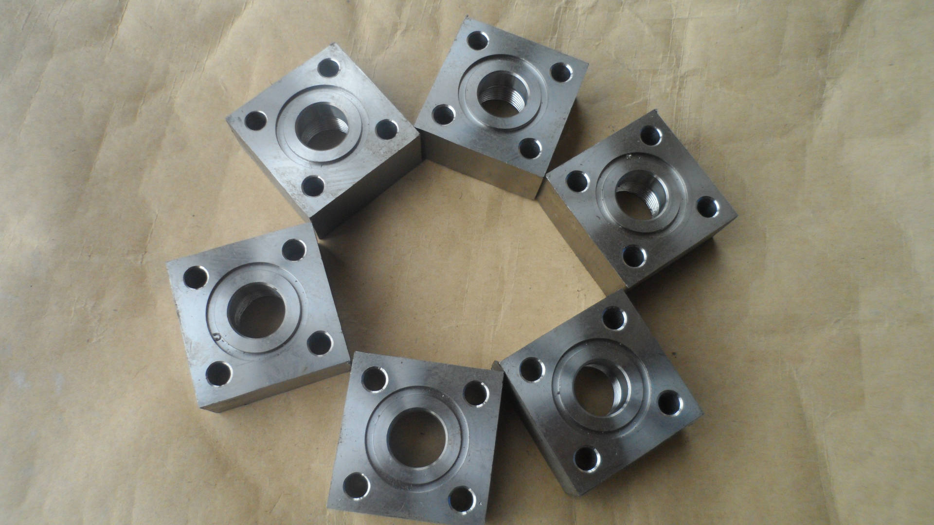 厂家直销不锈钢圆螺母，开槽螺母，方螺母，及不规则螺母加工定制